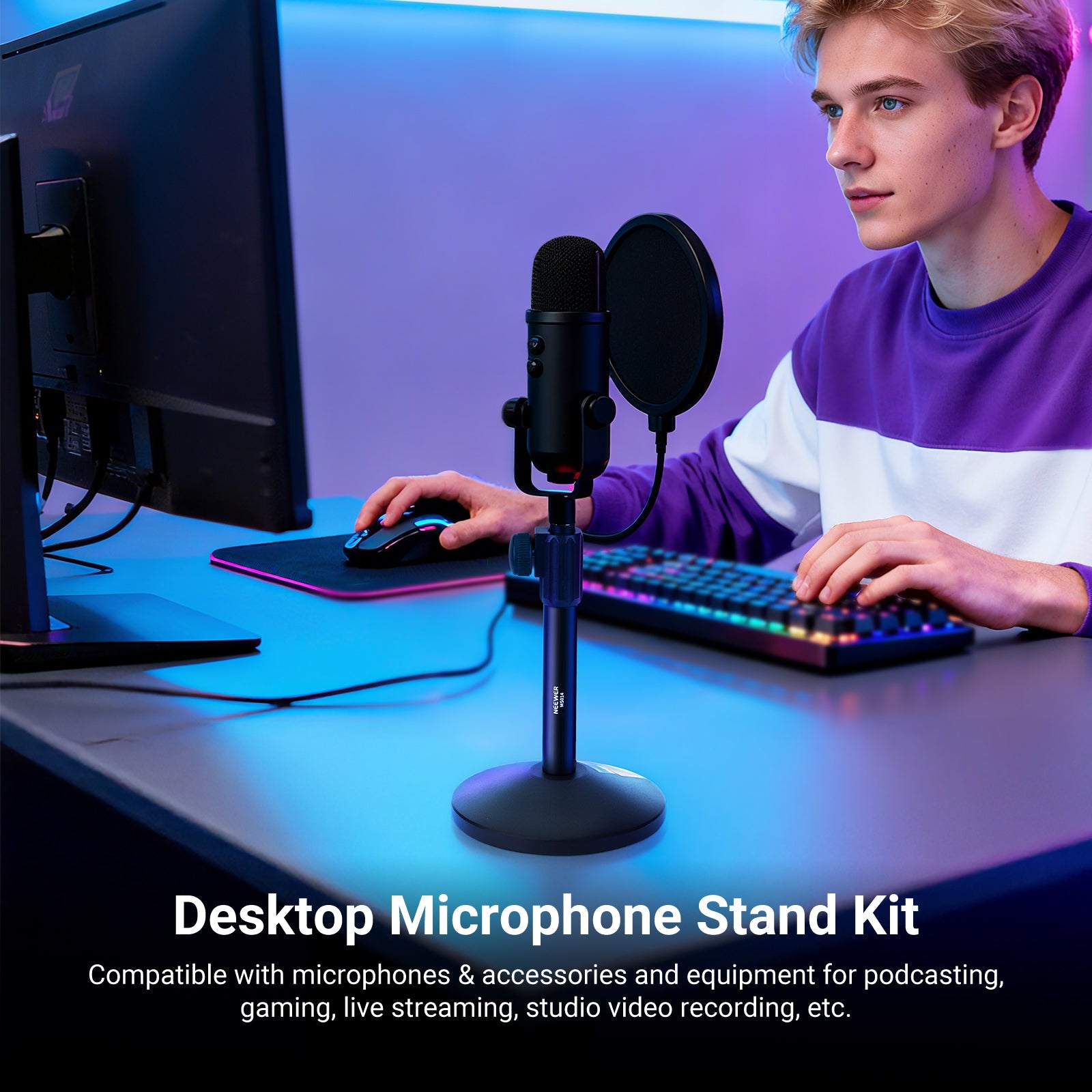 A man is using the NEEWER MS014 Desk Microphone Stand for streaming.